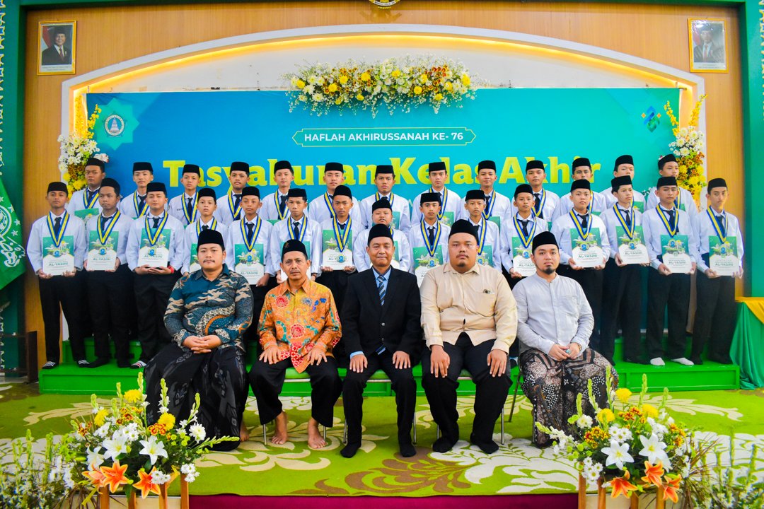 Haflah Akhirussanah ke-76, Yayasan Al-Yasini Pasuruan Tegaskan Pentingnya Pondasi Akhlak